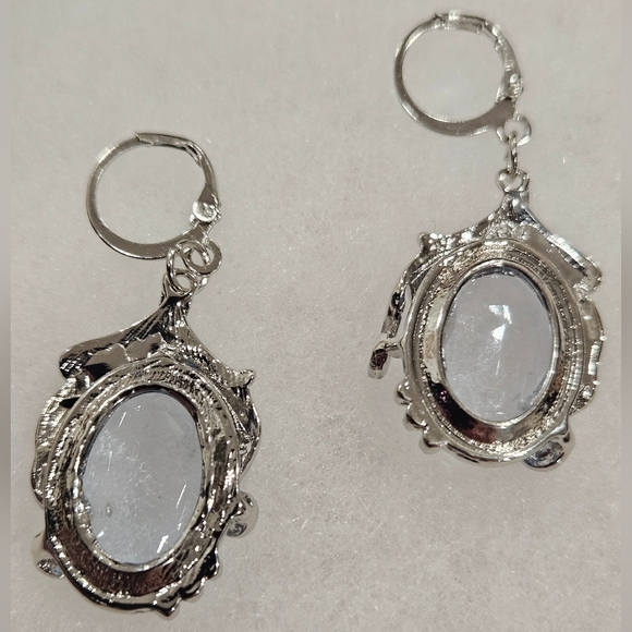 LINDS ❤️ 🐾 Silver Tone Filigree Dangle Earrings With Pale Blue Stone - Picture 2 of 6